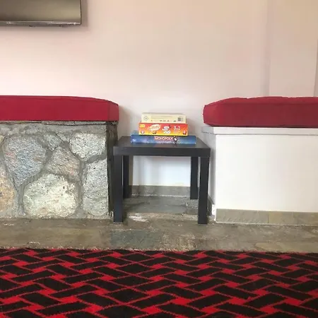 Sfiris Nyaraló Eláti